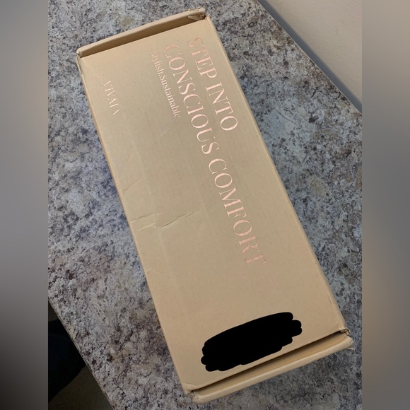 Elegant Cream and Black Almond-Toe Chunky Heels - Picture 13 of 17